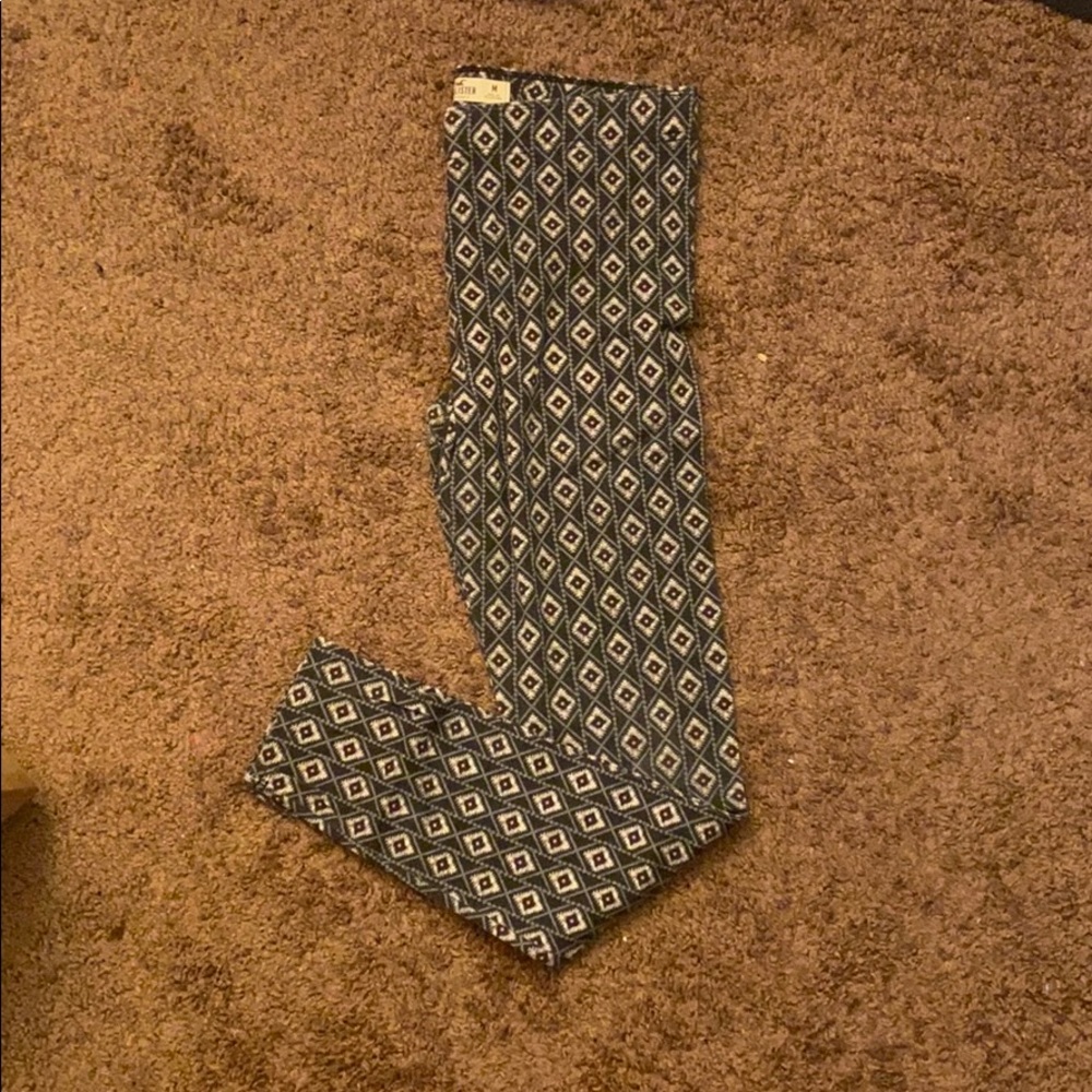 Hollister Diamond Patterned Leggings Size Medium